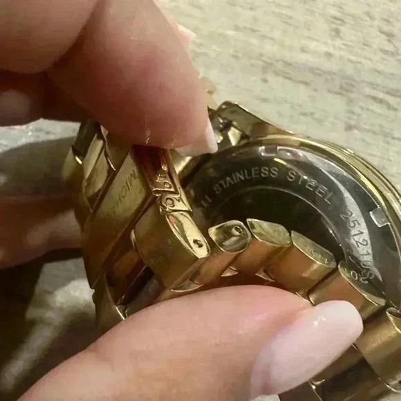 Michael Kors Gold-Tone Runway Oversized Watch MK8077 - Picture 4 of 5